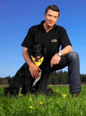 Bild: Pedigree gründet „Initiative für die Natur des Hundes“ - prominente Unterstützung von Hardy Krüger jr.