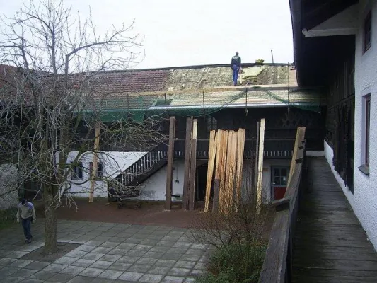 Bild: Obermeierhof - Neues Dach auf dem Querstall