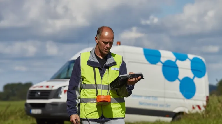 HanseWerk: "Langstreckenlauf" - SH Netz' Gasspürer überprüft 210 Kilometer Gasleitungen im Kreis Nordfriesland Bild: HanseWerk: "Langstreckenlauf" - SH Netz' Gasspürer überprüft 210 Kilometer Gasleitungen im Kreis Nordfriesland