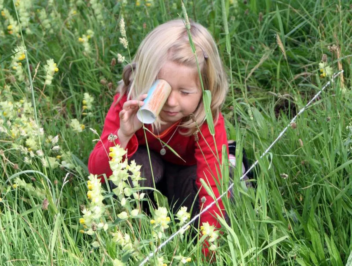 Kinder Im Blick: Zum Internationalen Tag der Jugend fordert die DBU gesteigerte Anstrengungen im Bildungssektor.  (© Kathrin Lichtenauer)