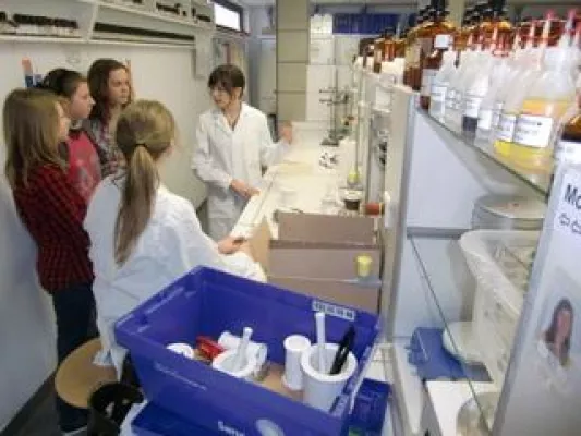 Bild: Girls'Day im Mainzer Bildungszentrum des Internationalen Bundes: PTA-Schule präsentiert die Ausbildung