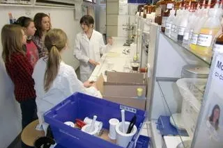 Bild: Girls'Day im Mainzer Bildungszentrum des Internationalen Bundes: PTA-Schule präsentiert die Ausbildung