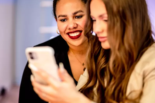 Bild: Durch das passende Influencer Management ganz nach oben