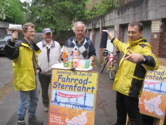 Große Fahrradsternfahrt in Hamburg am 18. Juni 2006 Bild: Große Fahrradsternfahrt in Hamburg am 18. Juni 2006