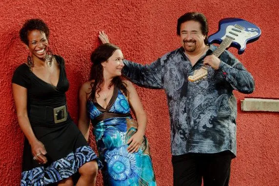 Bild: NATURSTROM holt den ‚Blues Caravan’ nach Göttingen in den Holzhof