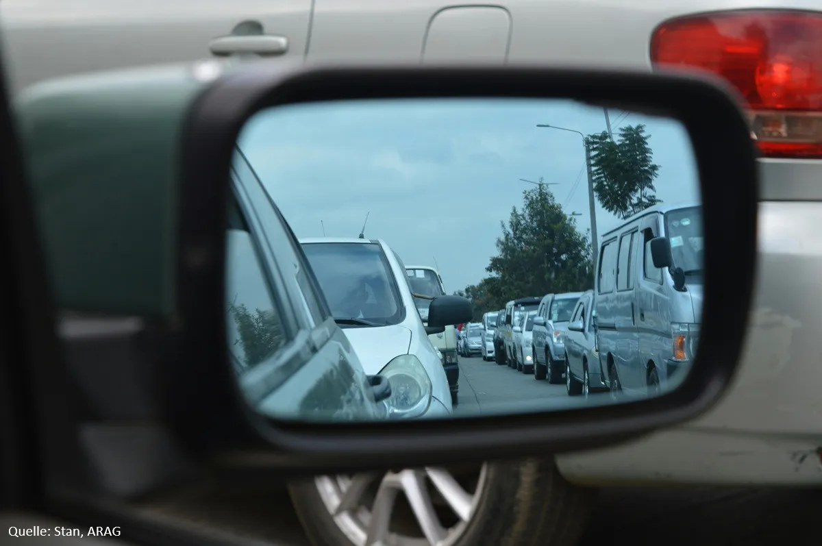 ARAG Experten mit wichtigen Verhaltensregeln im Verkehrsstau
