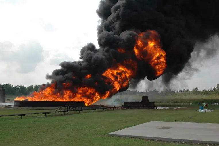 Bild: Brandschutz im Tank- und Gefahrgutlager
