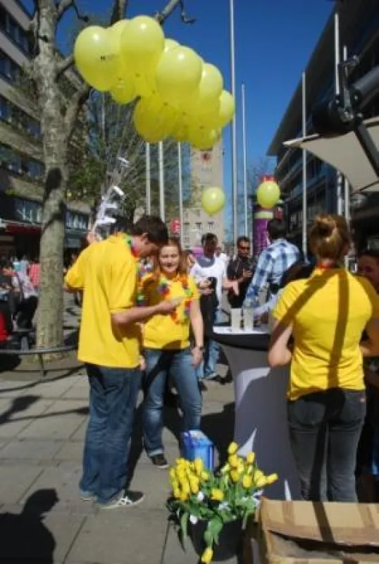 Der Infostand des MM-Quicktest Studio in der Königstraße