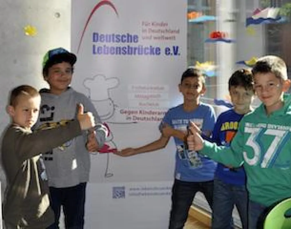 Die Kinder freuen sich über den neuen Frühstücksklub in München-Riem