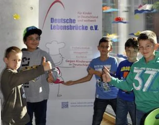Bild: Neuer Frühstücksklub der Deutschen Lebensbrücke in München-Riem: Appetit auf Schule