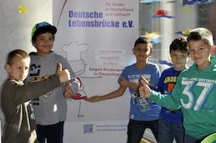 Bild: Neuer Frühstücksklub der Deutschen Lebensbrücke in München-Riem: Appetit auf Schule