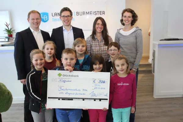 Bild: Langner & Burmeister spendet 500,- € an die Breitenauschule in Plön