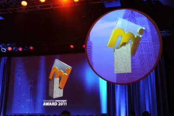 Bild: Hartmut Bulwien mit immobilienmanager.AWARD 2011 geehrt