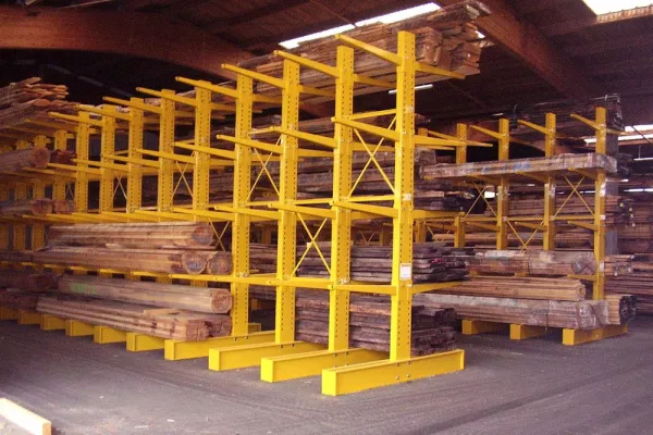 Bild: ELVEDI-Freiträgerregale für HolzLand Renner - Minimale Lagerfläche maximal genutzt