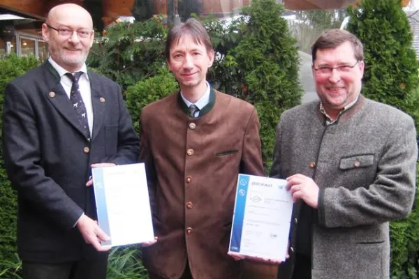 Bild: Ausgezeichnete Wissensvermittlung: Jagdschule AJN Gräfinthal erhält DQS-Zertifikat nach Bildungsnorm ISO 29990