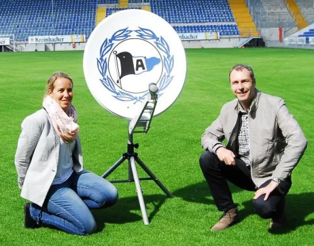 Bild: DSC Arminia Bielefeld bekennt Farbe: Wenn Farbbrillanz auf Fußball trifft