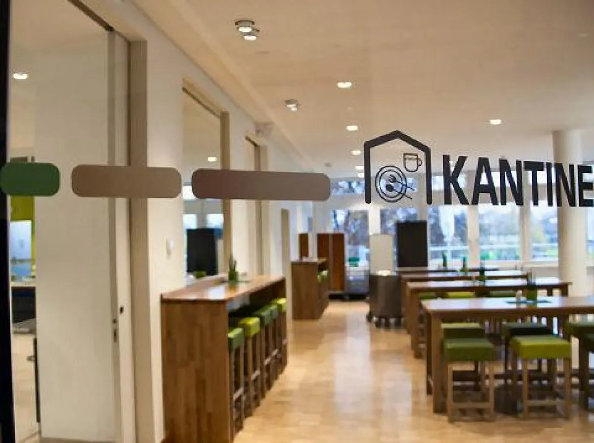 Die Kantine der Stiftung Liebenau in neuem, modernem Look.