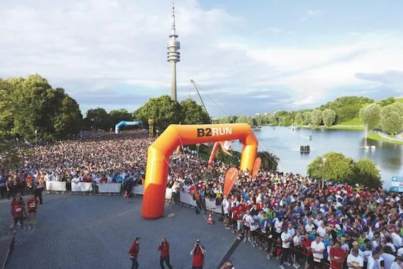 Bild: B2RUN München: Das Laufspektakel feiert zehnjähriges Jubiläum mit Feuerwerk und prominenter Unterstützung