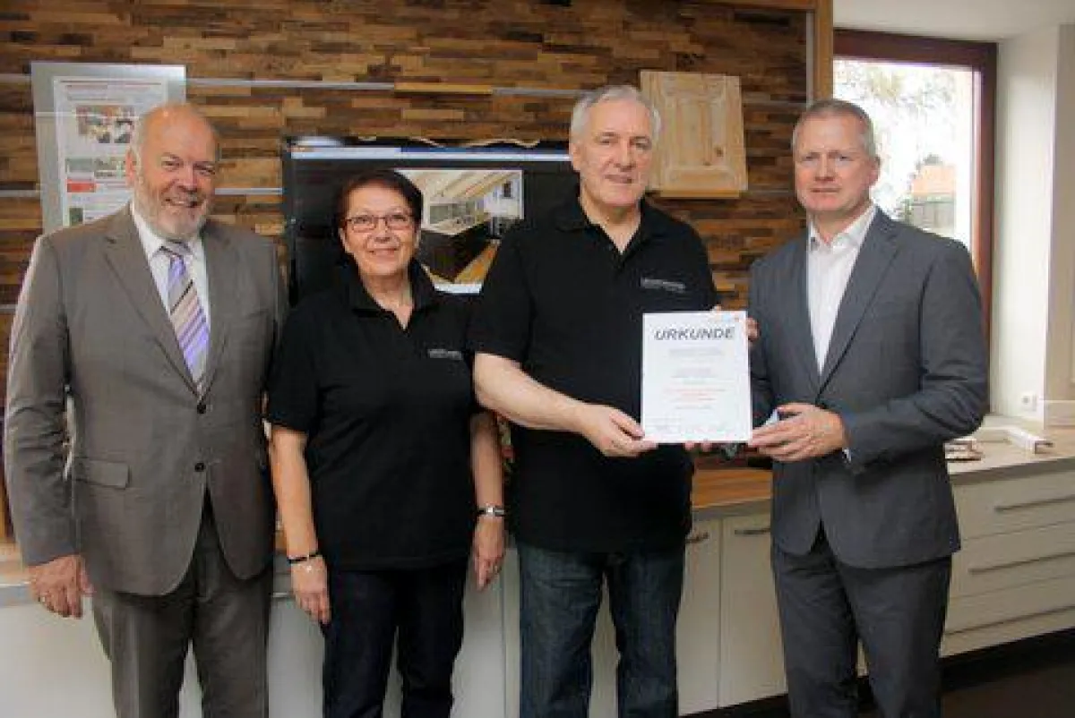 v.l.n.r.: Bürgermeister Rüdiger Meier, Hannelore u. Ulrich Ueckermann, Geschäftsführere Meisterteam