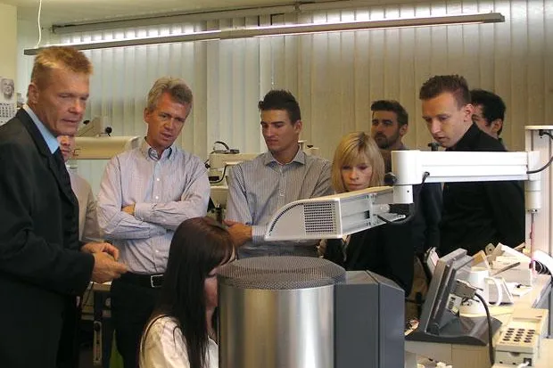 Bild: Wissenschaftliches Interesse an der Zahnbehandlung in Ungarn