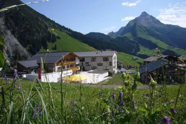 Sporthotel Steffisalp ist „Top-Arbeitgeber 2007“ Bild: Sporthotel Steffisalp ist „Top-Arbeitgeber 2007“