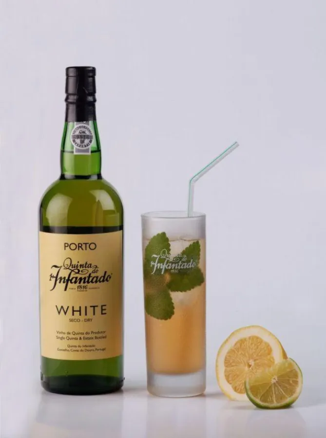 Erfrischender Cocktail für den Sommer: Der Portonic