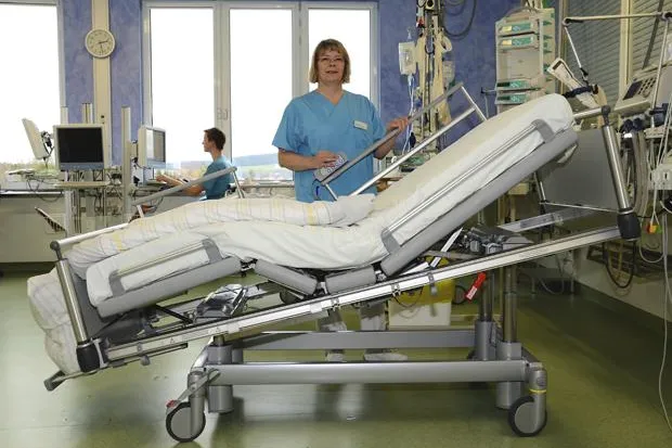 Bild: Höhere Patientensicherheit und Entlastung für das Pflegepersonal – Neue elektrische Betten für Zentralklinik