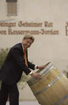 Bassermann-Jordan unterstützt Kaiserdom-Stiftung “Zeichen der Mitverantwortung für das Weltkulturdenkmal” Bild: Bassermann-Jordan unterstützt Kaiserdom-Stiftung “Zeichen der Mitverantwortung für das Weltkulturdenkmal”