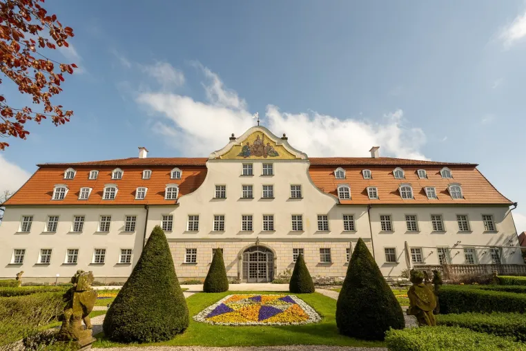 Historisches Flair im modernen Gewand: Die Transformation von Schloss Lautrach Bild: Historisches Flair im modernen Gewand: Die Transformation von Schloss Lautrach