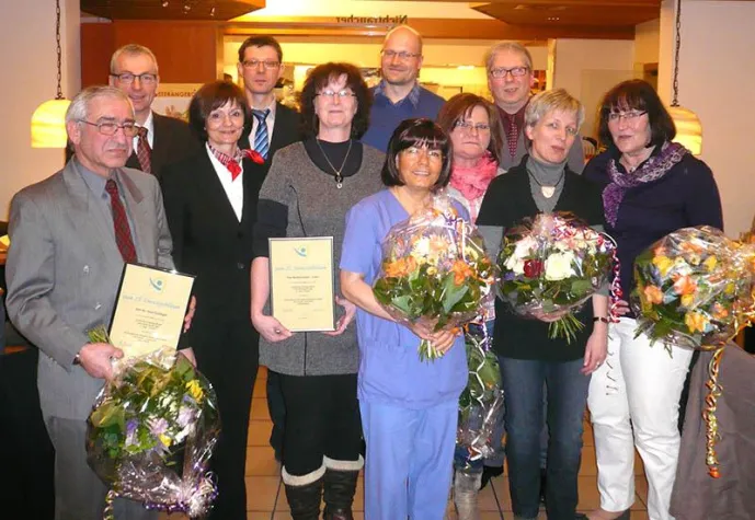 Patron und langjährige Mitarbeiter geehrt – Belegung im St. Josefs-Hospital gestiegen Bild: Patron und langjährige Mitarbeiter geehrt – Belegung im St. Josefs-Hospital gestiegen