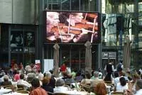 Bild: TripleDoubleU unterstützt bei der Vermarktung der LED-Videowand im Sony Center am Potsdamer Platz in Berlin