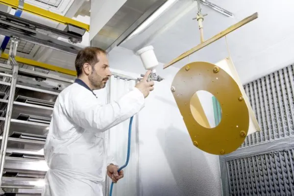 Bild: Neue Lackiererei komplettiert Oberflächentechnik bei Rohde & Schwarz