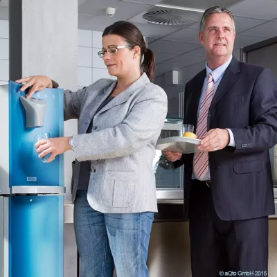Bild: Leitungsgebundene Wasserspender – die platzsparende und kostenmoderate Alternative für Kantine und Mensa