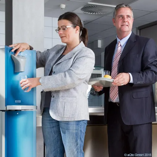 Bild: Leitungsgebundene Wasserspender – die platzsparende und kostenmoderate Alternative für Kantine und Mensa