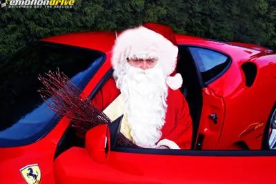 emotiondrive Weihnachts Gewinnspiel: Fahrten im Ferrari oder Lamborghini gewinnen Bild: emotiondrive Weihnachts Gewinnspiel: Fahrten im Ferrari oder Lamborghini gewinnen