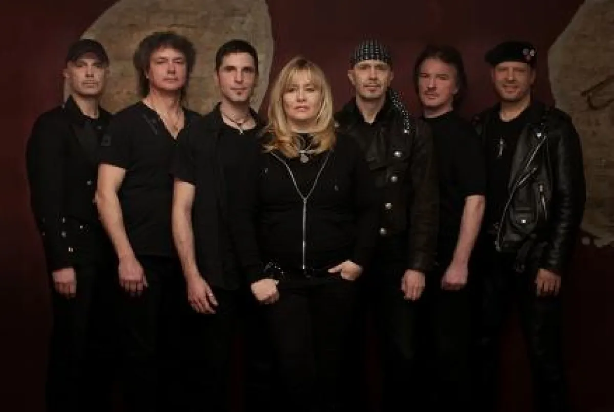 Ostrock-Coverband Splitt, die bereits mit der DDR-Kultband Karat durch Deutschland tourte.