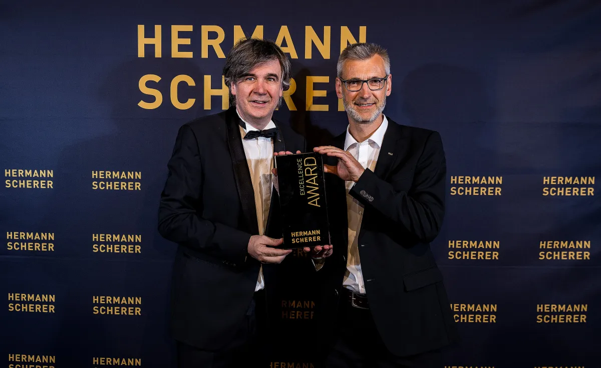 Souveränes Leadership aus der Mitte heraus: Dr. Kai Hellmich (re) und H. Scherer, Jury-Vorsitzer (© Foto: Dominik Pfau)