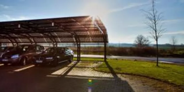 Bild: 6. Lippe Energie Forum - Petring Energietechnik aus Schlangen präsentiert das Sunny Carport