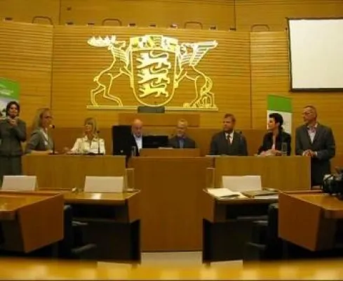 Bild: Orientierungsplan „Ja“? KITA - Bündnis Baden Württemberg diskutiert als Experten im Landtag