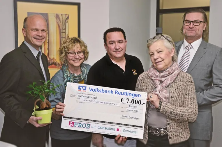 Bild: APROS spendet erneut an Gesundheitsforum in Reutlingen