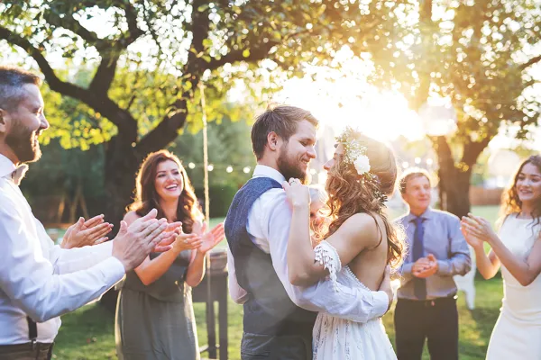 Bild: Hochzeit 2021: Große Ungewissheit und Verzweiflung bei Brautpaaren | Hochzeitsumfrage von Traumfotografen.de