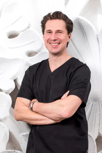 Bild: Dr. Christian Wolf verhilft zu mehr Schönheit und Wohlbefinden