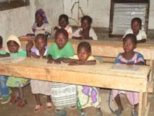 Bild: Kinder in Boboyo - Kamerun können jetzt in die Schule gehen
