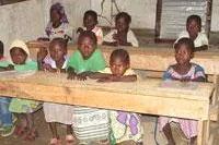 Bild: Kinder in Boboyo - Kamerun können jetzt in die Schule gehen