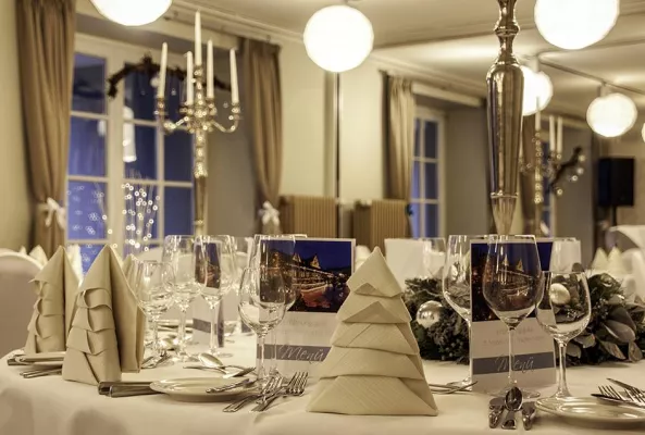 Festliche Einstimmung auf Weihnachten im Moselschlösschen – Eröffnungsgala zum 9. Mosel-Wein-Nachts-Markt Bild: Festliche Einstimmung auf Weihnachten im Moselschlösschen – Eröffnungsgala zum 9. Mosel-Wein-Nachts-Markt