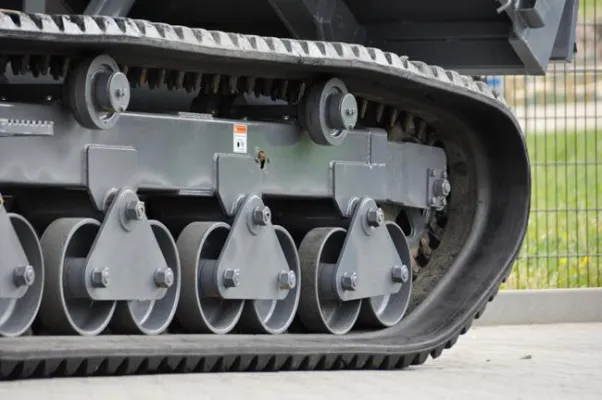 Bild: Raupentransporter eine Maschine für viele Aufgaben