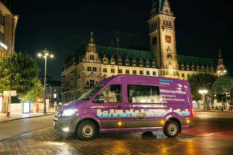 Bild: Nach Brandanschlag in Berlin:  Aktion für den Mitternachtsbus der Diakonie Hamburg