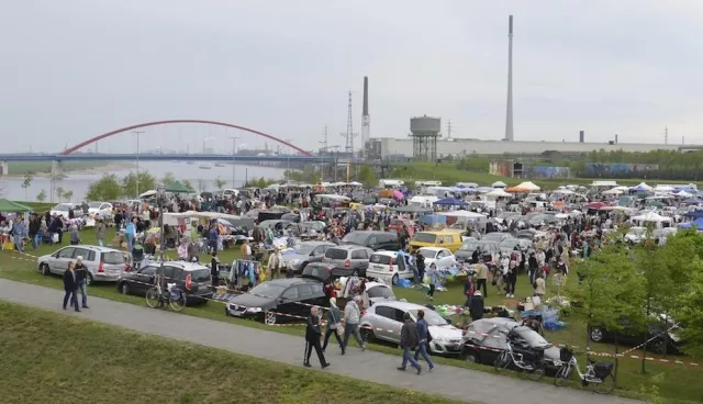 Bild: Mit Parkplätzen und Rabattkarte: Trödelmarkt im RheinPark Duisburg-Hochfeld startet mit zwei Neuerungen