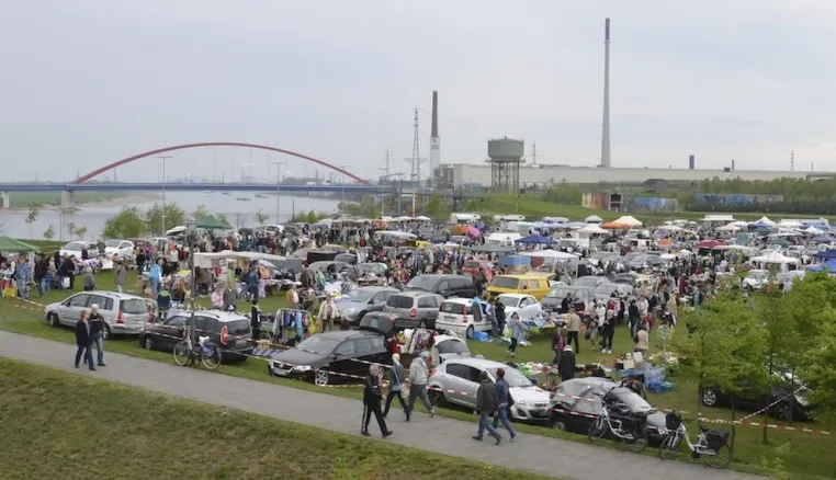 Mit Parkplätzen und Rabattkarte: Trödelmarkt im RheinPark Duisburg-Hochfeld startet mit zwei Neuerungen Bild: Mit Parkplätzen und Rabattkarte: Trödelmarkt im RheinPark Duisburg-Hochfeld startet mit zwei Neuerungen