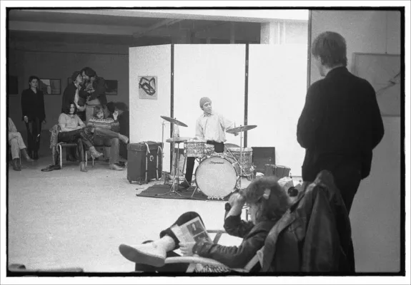 Bild: Advents-Musik in Kippenbergers Büro. Neue Edition und Zeichnungsausstellung von Sven-Åke Johansson in Berlin